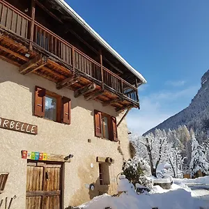 https://la-jarbelle.fr-provencehotel.com